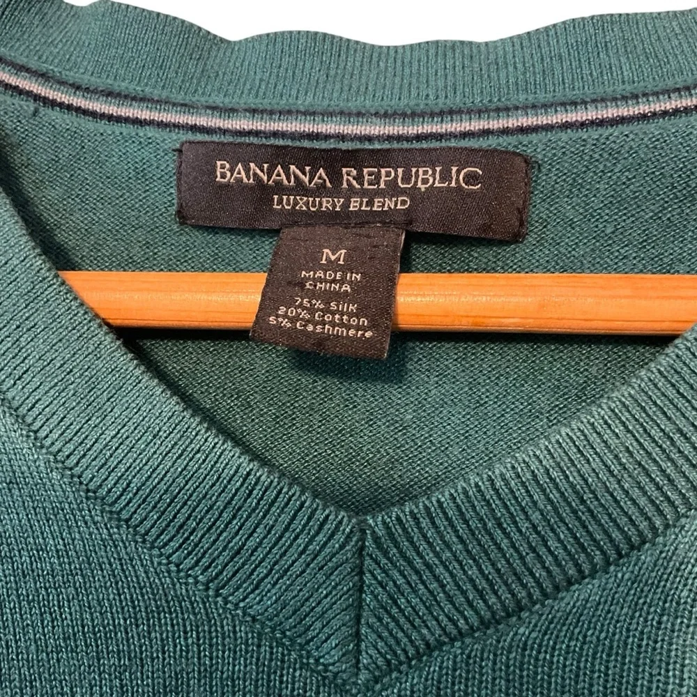 BANANA REPUBLIC Men’s sz Medium V Neck Luxury Sweater Silk Cotton Cashmere